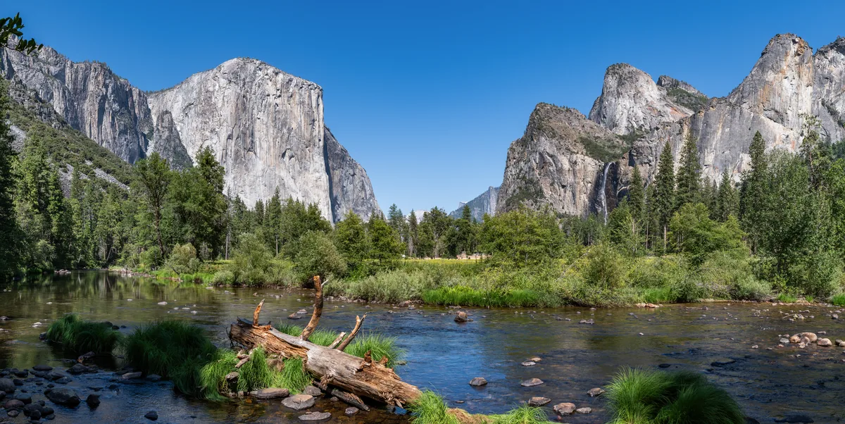 El Capitan и долина Йосемити у реки Мерсед
